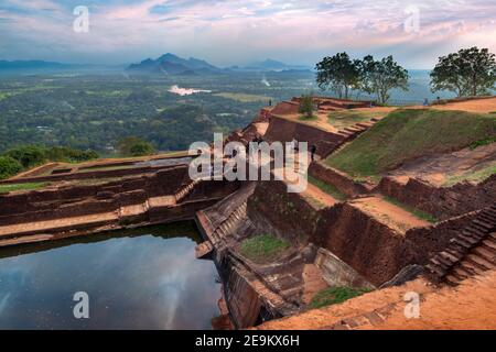 Sigiriya ist eine alte Felsenfestung im nördlichen Matale Distrikt, nicht weit von Dambulla in der Zentralprovinz von Sri Lanka. Auch bekannt als Lion R Stockfoto