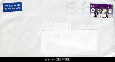 GOMEL, WEISSRUSSLAND - 29. DEZEMBER 2020: Alter Umschlag, der von Hongkong nach Gomel, Weißrussland, 29. Dezember 2020 geschickt wurde. Stockfoto