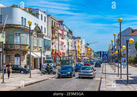 VIANA DO CASTELO, PORTUGAL, 24. MAI 2019: Blick auf die Hauptstraße von Viana do Castelo in Portugal Stockfoto