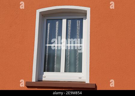 Neues weißes Fenster mit untin Bars Stockfoto