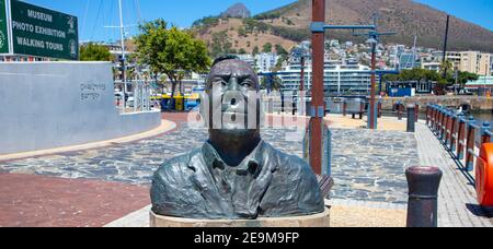 Waterfront - Kapstadt, Südafrika - 03-02-2021 Stanley John Reed Statue steht vor der Waterfront. Stockfoto