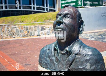 Waterfront - Kapstadt, Südafrika - 03-02-2021 Stanley John Reed Statue steht vor der Waterfront. Stockfoto