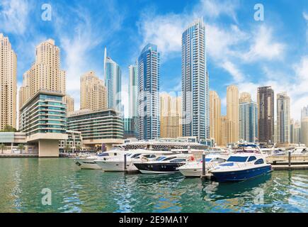 Dubai - die Promenade von Marina. Stockfoto