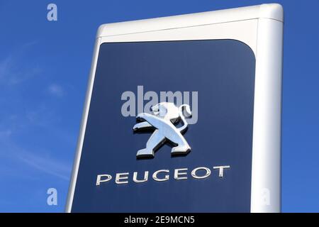 Peugeot Logo (Hassloch, Deutschland, 2. Juli 2020) Stockfoto