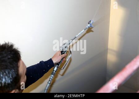 Gipser arbeiten im Innenraum Stockfoto