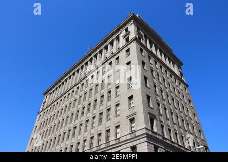 FRESNO, USA - 12. APRIL 2014: Das Grand 1401 Gebäude in Fresno, Kalifornien. Das 1922 fertiggestellte Gebäude ist derzeit ein Veranstaltungsort. Stockfoto