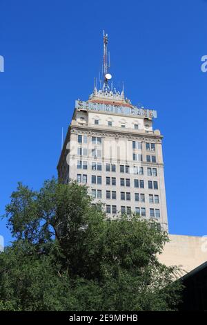 FRESNO, Vereinigte Staaten - 12 April 2014: Fresno Pacific Towers Gebäude in Fresno, Kalifornien. Das Gebäude war früher als Sicherheit Bank B bekannt Stockfoto