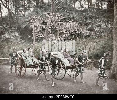 Foto des späten 19th. Jahrhunderts - Frauen in Rikschas, Japan Stockfoto