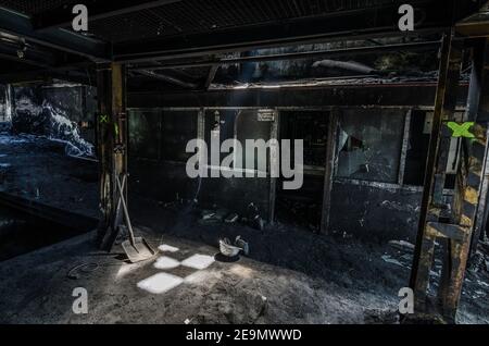 Kontrollraum in der alten verlassenen Gießerei Stockfoto