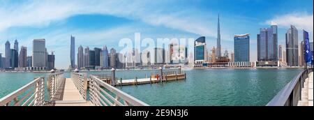 DUBAI, Vereinigte Arabische Emirate - 29. März 2017: Das Panorama mit den neuen Kanal und die Wolkenkratzer der Innenstadt. Stockfoto