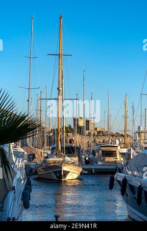 01,19.2021,Mugla,Türkei,Blick auf die Burg vom Yachthafen von Bodrum Stockfoto