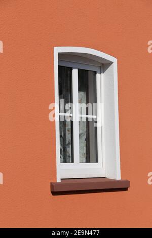 Neues weißes Fenster mit untin Bars Stockfoto