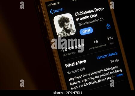 Clubhouse App ist auf einem iPhone gesehen am 4. Februar 2021. Clubhouse ist eine Einladung-nur Audio-Chat Social Networking-App von Alpha Exploration Co. Gestartet Stockfoto