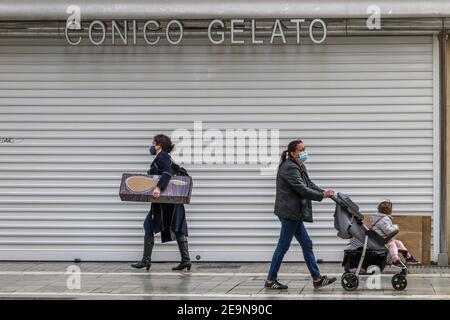 Malaga, Spanien. Februar 2021, 05th. 5. Februar 2021 (Malaga) nicht wesentlicher Handel schließt wegen des Anstiegs von Covid 19 oder Coronavirus-Infektionen Quelle: CORDON PRESS/Alamy Live News Stockfoto