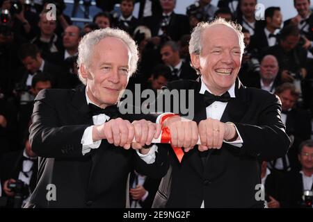 Die Regisseure Luc Dardenne (R) und Jean-Pierre Dardenne, Gewinner des Grand Prix Award für "die Art mit DEM Fahrrad", posieren während der Gewinnerfotocall der Internationalen Filmfestspiele Cannes 64th im Palais des Festivals in Cannes, Südfrankreich am 22. Mai 2011. Foto von Hahn-Nebinger-Genin/ABACAPRESS.COM Stockfoto