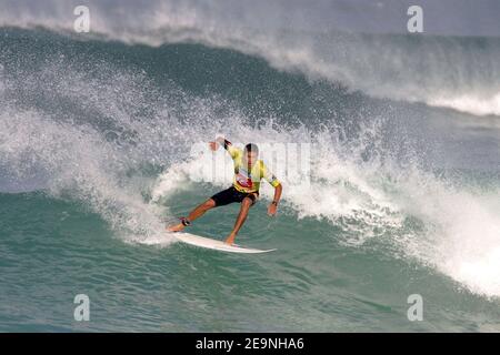 Der französische Jeremy Flores surft beim Quiksilver Pro France, das am 29. September 2006 an der ASP Men's World Champion Tour of Surfing in Hossegor an der Südwestküste Frankreichs teilnimmt. Foto von Manuel Blondau/Cameleon/ABACAPRESS.COM Stockfoto