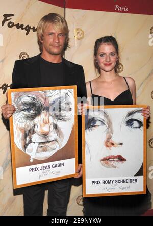 Die Gewinner der 2006 'Jean Gabin' & 'Romy Schneider' Awards die französische Schauspielerin Melanie Laurent und der belgische Schauspieler Jeremie Renier posieren für Bilder während der Zeremonie im Fouquet's Restaurant in Paris, Frankreich, am 16. Oktober 2006. Foto von Nicolas Khayat/ABACAPRESS.COM Stockfoto