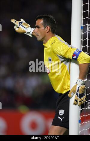 Bordeaux-Torwart Ulrich Ram beim Champions-League-Spiel der Gruppe C, FC Girondins De Bordeaux gegen FC Liverpool, am 18. Oktober 2006 im Chaban-Delmas-Stadion in Bordeaux, Frankreich. Liverpool gewann 1-0. Foto von Manuel Blondau/Cameleon/ABACAPRESS.COM Stockfoto