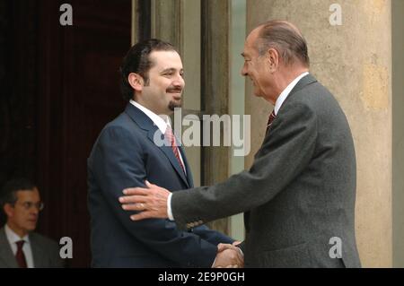 Der französische Präsident Jacques Chirac empfängt am 19. Oktober 2006 im Elysée-Palast in Paris Saad Hariri, den Vorsitzenden der "Zukunftspartei" der parlamentarischen Mehrheit des Libanon und Sohn des ermordeten Ministerpräsidenten Rafic Hariri. Chirac und Saad Hariri treffen sich, um über die Vorbereitungen für eine neue internationale Konferenz zum Libanon im Januar 2007 in Paris zu diskutieren. Foto von Ammar Abd Rabbo/ABACAPRESS.COM Stockfoto