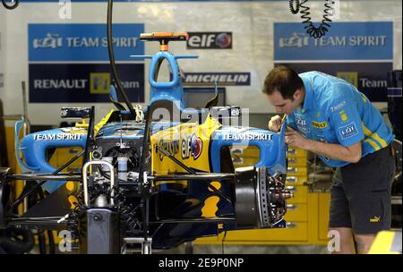 Atmosphäre in den Ständen auf der Rennstrecke in Interlagos bei Sao Paulo Brasilien am 20. Oktober 2006. Der Grand Prix von Brasilien F1 findet am Sonntag, den 22. Oktober statt. Foto von Christophe Guibbaud/Cameleon/ABACAPRESS.COM Stockfoto