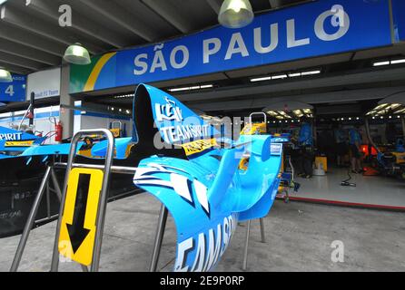 Atmosphäre in den Ständen auf der Rennstrecke in Interlagos bei Sao Paulo Brasilien am 20. Oktober 2006. Der Grand Prix von Brasilien F1 findet am Sonntag, den 22. Oktober statt. Foto von Christophe Guibbaud/Cameleon/ABACAPRESS.COM Stockfoto