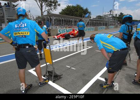 Atmosphäre in den Ständen auf der Rennstrecke in Interlagos während der Qualifierung des Großen Preises von Brasilien, in der Nähe von Sao Paulo Brasilien am 21. Oktober 2006. Der Grand Prix von Brasilien F1 findet am Sonntag, den 22. Oktober statt. Foto von Christophe Guibbaud/Cameleon/ABACAPRESS.COM Stockfoto