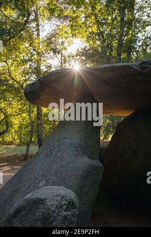 Europa, Spanien, Galizien, Ribeira, Dolmen de Axitos (prähistorische megalithische Grabkammer) Stockfoto