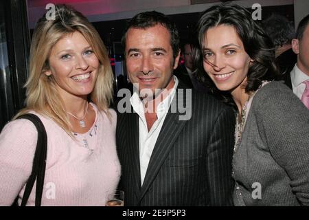 Linda Lacoste, Bernard Montiel und Adeline Blondieau besuchen die Launch Party des weltweit größten TV-Plasma Panasonic (103 Zoll) im Club L'Etoile in Paris, Frankreich, am 6. November 2006. Foto von Benoit Pinguet/ABACAPRESS.COM Stockfoto