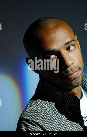 Arsenal und Frankreichs Fußballnationalspieler Thierry Henry halten am 7. November 2006 eine Pressekonferenz für seinen neuen Sponsor Reebok in Paris, Frankreich, ab. Foto von Nicolas Gouhier/Cameleon/ABACAPRESS.COM Stockfoto