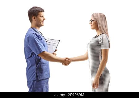 Arzt in blauer Uniform schüttelt sich die Hände mit einem Jungen Frau isoliert auf weißem Hintergrund Stockfoto