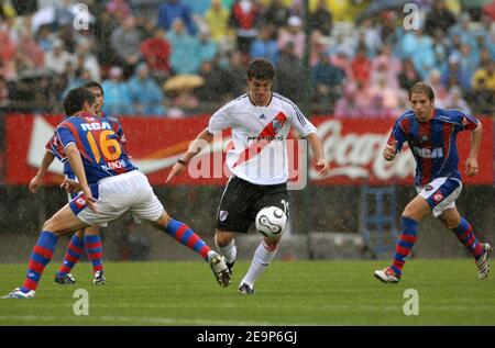 River Plate's Franco-Argentinier Gonzalo Higuain beim Fußballspiel River Plate gegen San Lorenzo im River Stadium in Buenos Aires, Argentinien 2006. River Plate gewann 5-0. Foto von Bertrand Mahe/Cameleon/ABACAPRESS.COM Stockfoto