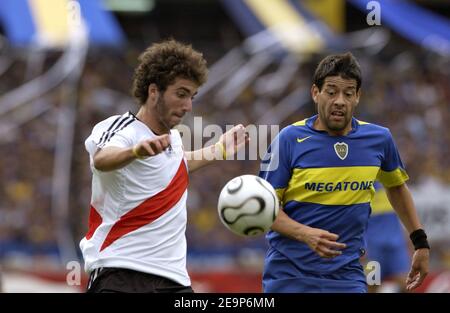 River Plate's Franco-Argentinier Gonzalo Higuain beim Fußballspiel River Plate gegen Boca Juniors in Buenos Aires, Argentinien 2006. Das Spiel endete in einem Unentschieden von 1-1. Foto von Bertrand Mahe/Cameleon/ABACAPRESS.COM Stockfoto