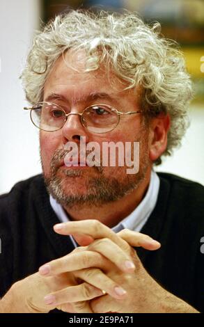 Pierre Micheletti, Präsident der französischen N.G.O. "Medecins du Monde" nach einer Pressekonferenz in Paris am 16. November 2006 über die Auswirkungen des internationalen Embargos und der Angriffe der israelischen Armee auf den Gesundheitszustand der Bevölkerung im Gazastreifen. Foto von Nicolas Chauveau/ABACAPRESS.COM Stockfoto