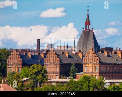 Historisches neugotisches Gebäude der Apolinar Gynäkologischen Klinik in Prag, Tschechische Republik Stockfoto