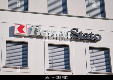 Locarno, Tessin, Schweiz - 16th. Januar 2021 : Bancastato Bank Schild am Bankgebäude in Locarno, Schweiz Stockfoto