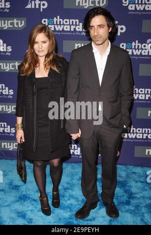 Jennifer Jason Leigh und Noah Baumbach treffen am Mittwoch, den 29. November 2006, bei den jährlichen Gotham Awards 16th ein, die von IFP in New York City, NY, USA verliehen werden. Foto von Gregorio Binuya/ABACAPRESS.COM Stockfoto