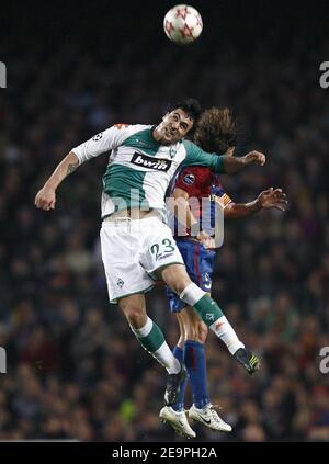 Werder Bremens Hugo Almeida kämpft während der UEFA Champions League, Gruppe A, FC Barcelona gegen Werder Bremen am 5. Dezember 2006 im Camp Nou in Barcelona, Spanien, um den Ball. FC Barcelona gewann 2:0. Foto von Christian Liewig/ABACAPRESS.COM Stockfoto