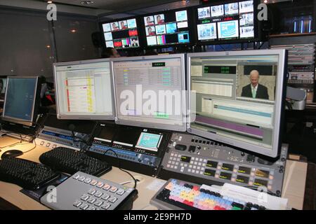 Studios des französischen 24-Stunden-internationalen Nachrichtensenders France 24 in Issy les Moulineaux bei Paris, Frankreich, am 06. Dezember 2006. Foto von Benoit Pinguet/ABACAPRESS.COM Stockfoto