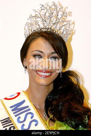 Miss Picardie, Rachel Legrain-Trapani, gekrönt Miss France 2007, stellt während der Miss France Wahl 2007 im 'Futuroscope', in Poitiers, Frankreich, am 9. Dezember 2006 statt. Miss Picardie, Rachel Legrain-Trapani, ist Miss France 2007. Foto von Patrick Bernard/ABACAPRESS.COM Stockfoto
