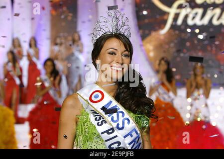 Miss Picardie, Rachel Legrain-Trapani, gekrönt Miss France 2007, stellt während der Miss France Wahl 2007 im 'Futuroscope', in Poitiers, Frankreich, am 9. Dezember 2006 statt. Miss Picardie, Rachel Legrain-Trapani, ist Miss France 2007. Foto von Patrick Bernard/ABACAPRESS.COM Stockfoto