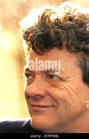 Der Minister für sozialen Zusammenhalt Jean-Louis Borloo weiht am 15. Dezember 2006 das Arbeitshaus "Arc de seine" in Issy-les-Moulineaux, einem westlichen Vorort von Paris, Frankreich, ein. Foto von Thierry Orban/ABACAPRESS.COM Stockfoto