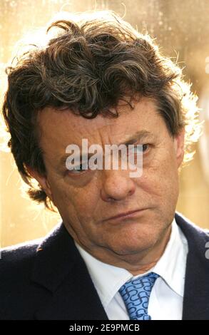 Der Minister für sozialen Zusammenhalt Jean-Louis Borloo weiht am 15. Dezember 2006 das Arbeitshaus "Arc de seine" in Issy-les-Moulineaux, einem westlichen Vorort von Paris, Frankreich, ein. Foto von Thierry Orban/ABACAPRESS.COM Stockfoto