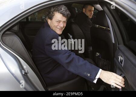 Der Minister für sozialen Zusammenhalt Jean-Louis Borloo weiht am 15. Dezember 2006 das Arbeitshaus "Arc de seine" in Issy-les-Moulineaux, einem westlichen Vorort von Paris, Frankreich, ein. Foto von Thierry Orban/ABACAPRESS.COM Stockfoto