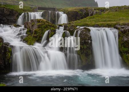 Kirkjufellsfoss Wasserfall in Snaefellsnes Halbinsel im Westen Islands Stockfoto