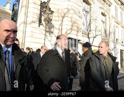 Präsident Jacques Chirac verlässt am 20. Dezember 2006 den Ministerrat im Hotel Marigny in Paris, Frankreich. Foto von Nicolas Khayat/ABACAPRESS.COM Stockfoto