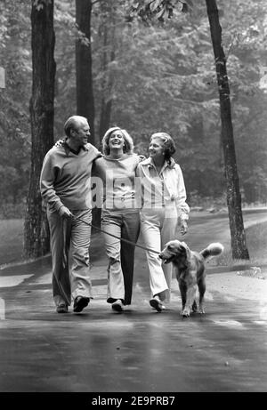 Gerald Ford, der Präsident der Vereinigten Staaten von 38th, stirbt mit 93 Jahren, teilte seine Frau Betty in einer kurzen Erklärung am 27. Dezember 2006 mit. Datei Bild aus der Bibliothek des Präsidenten. Bildunterschrift : Präsident und Frau Ford mit Susan und Liberty im Camp David. 7. August 1976. Foto Gerald R Ford Library via ABACAPRESS.COM Stockfoto