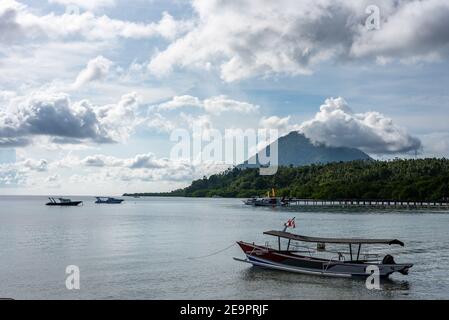 Bunaken Island, Taman National Bunaken, Manado Tua Island, Nord-Sulawesi, Indonesien Stockfoto