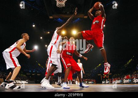 Kenny Gregory aus den USA in Aktion während des All Star Game im Palais Omnisports Paris-Bercy in Paris, Frankreich am 29. Dezember 2006. Ausländern Auswahl gewann 124-108. Foto von Nicolas Gouhier/Cameleon/ABACAPRESS.COM Stockfoto