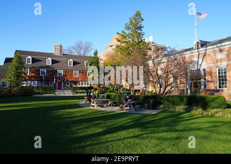 PRINCETON, NJ -16 NOV 2020- Blick auf den Palmer Square, einem Wahrzeichen in der Innenstadt von Princeton, New Jersey, USA. Stockfoto