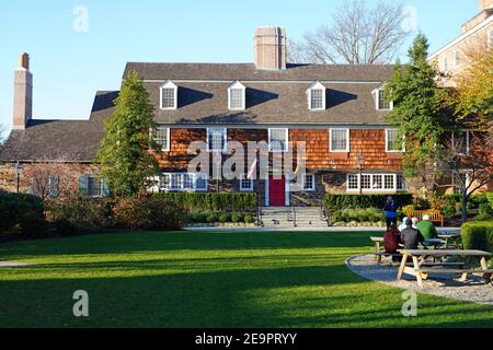 PRINCETON, NJ -16 NOV 2020- Blick auf den Palmer Square, einem Wahrzeichen in der Innenstadt von Princeton, New Jersey, USA. Stockfoto